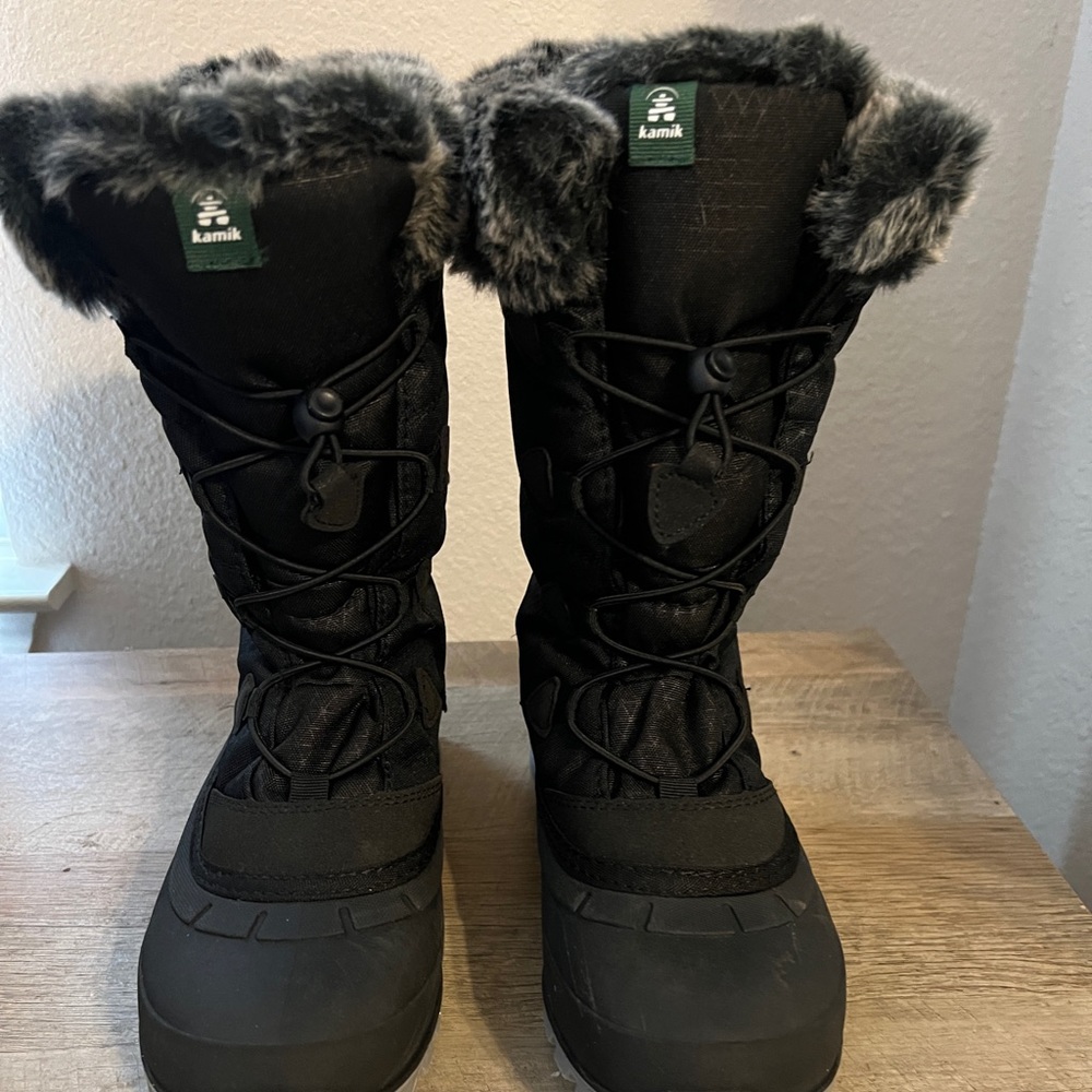 Snow boots